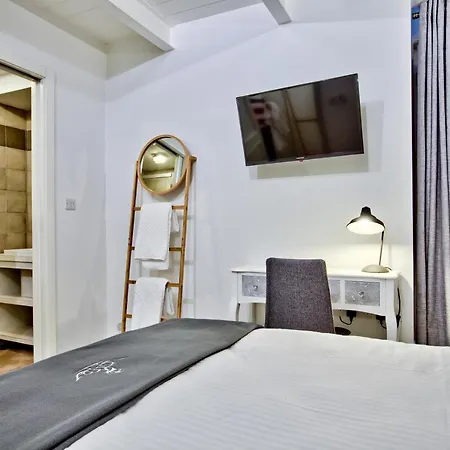 Chateau La Vallette - St. Elmo Suite-3